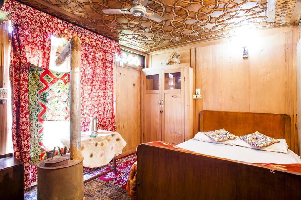 Srīnagar The Shelter Group Of Houseboats & Tour Organiser מראה חיצוני תמונה